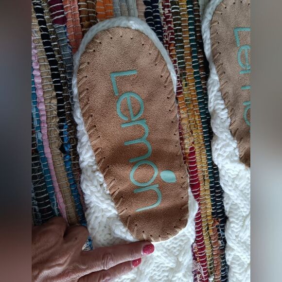 NWOT LEMON 🍋 Creme HandKnit & Stitched Sock Slippers 6/7 - Picture 5 of 15
